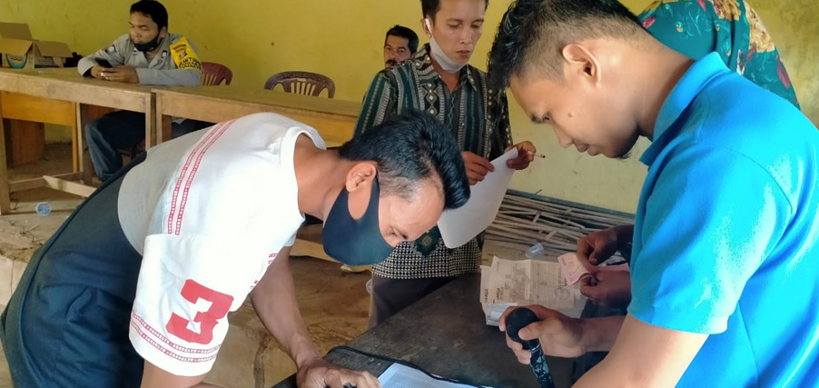 BLT-DD Gelombang II Kampung Sukosari Disalurkan